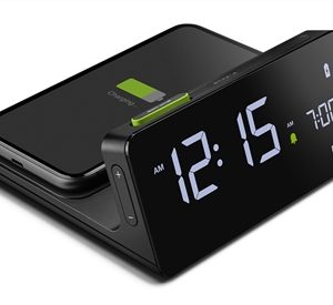 Braun Reloj despertador digital con fecha, mes y temperatura mostradas,  pantalla LCD negativa, ajuste rápido, alarma de pitido Crescendo en blanco