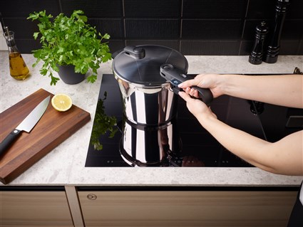 640-300-06-070/0 VITAQUICK EDITION 2025 6,0 L. 22CM CON CESTILLO PERFORADO | FISSLER - Imagen 3