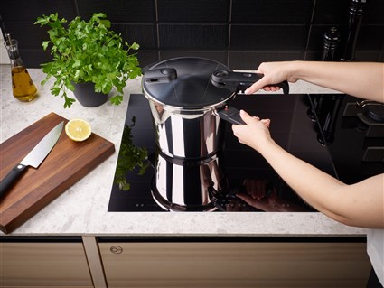 640-300-06-070/0 VITAQUICK EDITION 2025 6,0 L. 22CM CON CESTILLO PERFORADO | FISSLER - Imagen 10